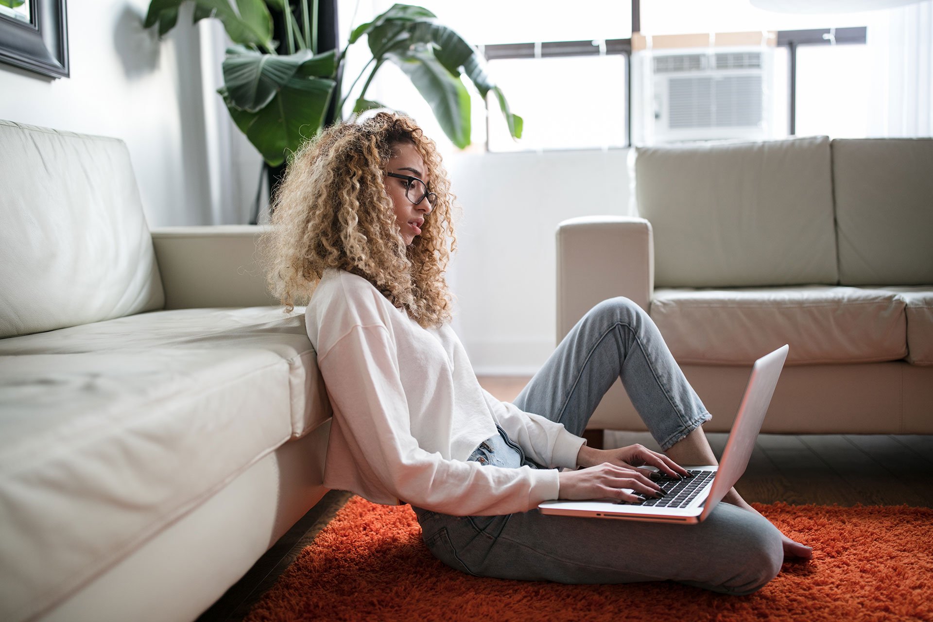 woman-on-laptop